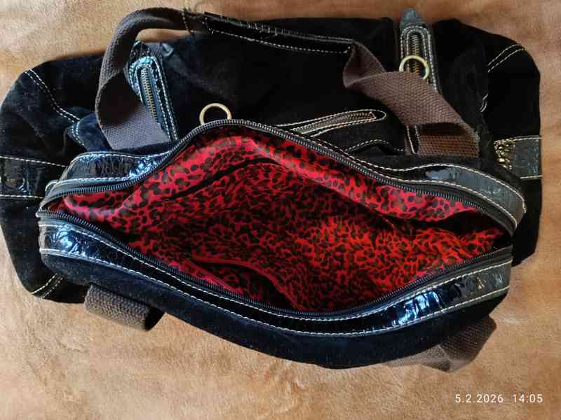 Prodám DÁMSKOU ČERNOU KABELKU - foto 6