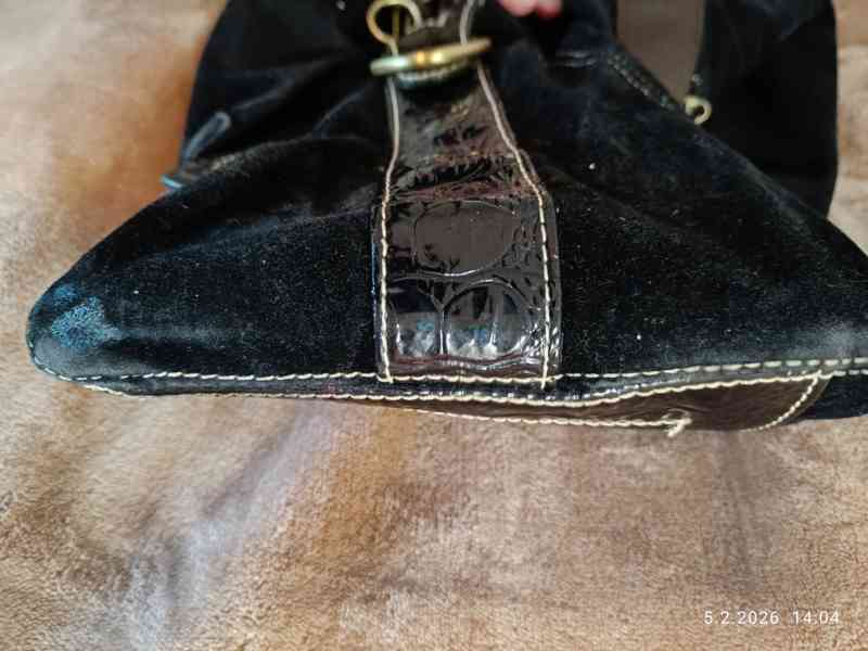 Prodám DÁMSKOU ČERNOU KABELKU - foto 9