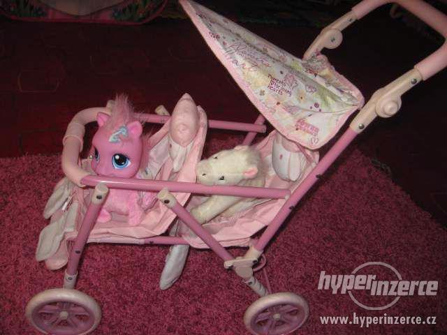 Prodám kočárek pro panenky dvojčata Baby Anabell - foto 1