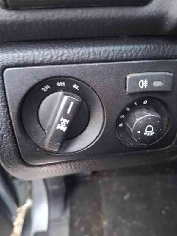 Ssangyong Rexton 2.7 - foto 8
