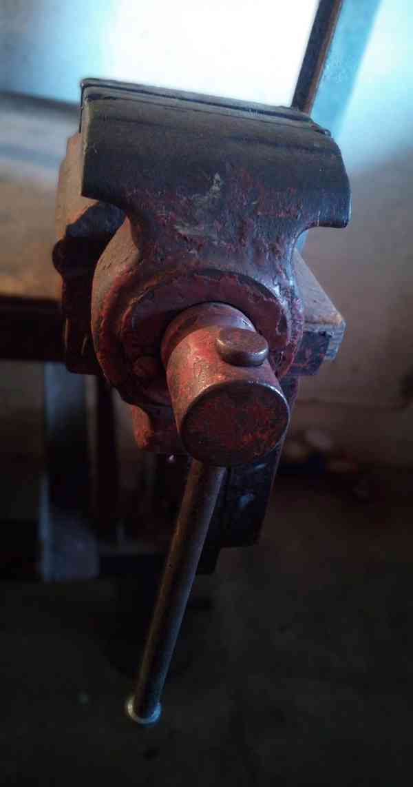 Prodám robustní zámečnický svěrák - foto 2