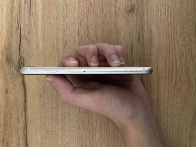 iPhone SE 2022 64 GB - Perfektní stav - foto 3