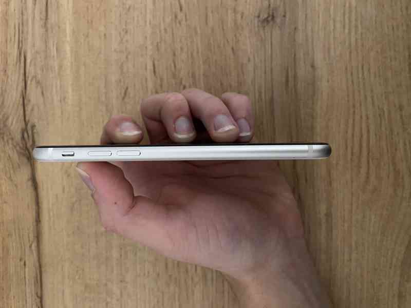 iPhone SE 2022 64 GB - Perfektní stav - foto 4