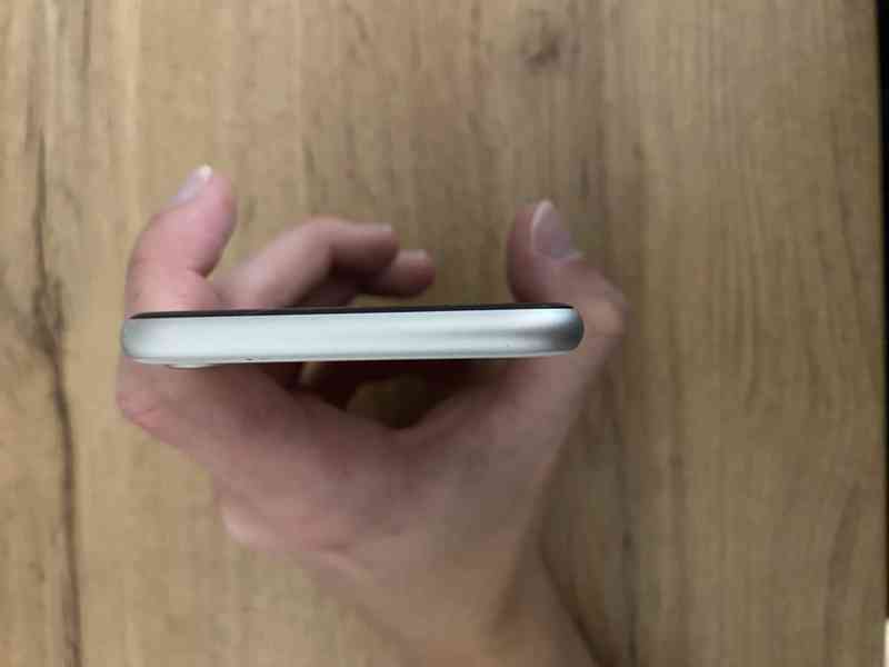 iPhone SE 2022 64 GB - Perfektní stav - foto 5