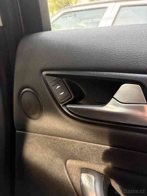 Ford Mondeo 1,6   118 kW (2013) 120 000 km - foto 12