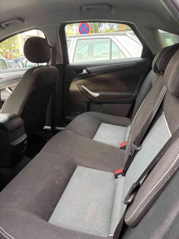 Ford Mondeo 1,6   118 kW (2013) 120 000 km - foto 11