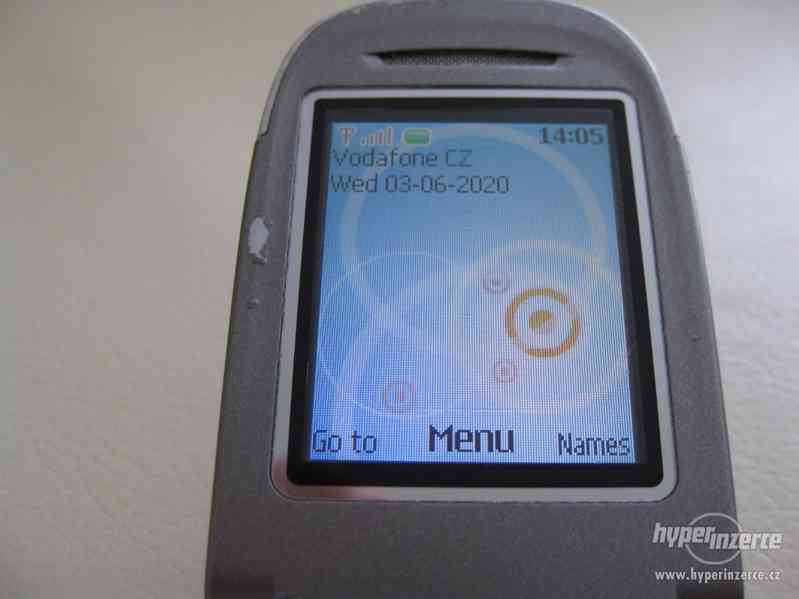 Nokia 2760 - "véčkové" mobilní telefony - foto 4