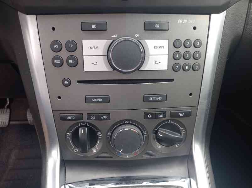 Opel Antara 2.2 CDTi 120kW/4x4/Výhřev - foto 24