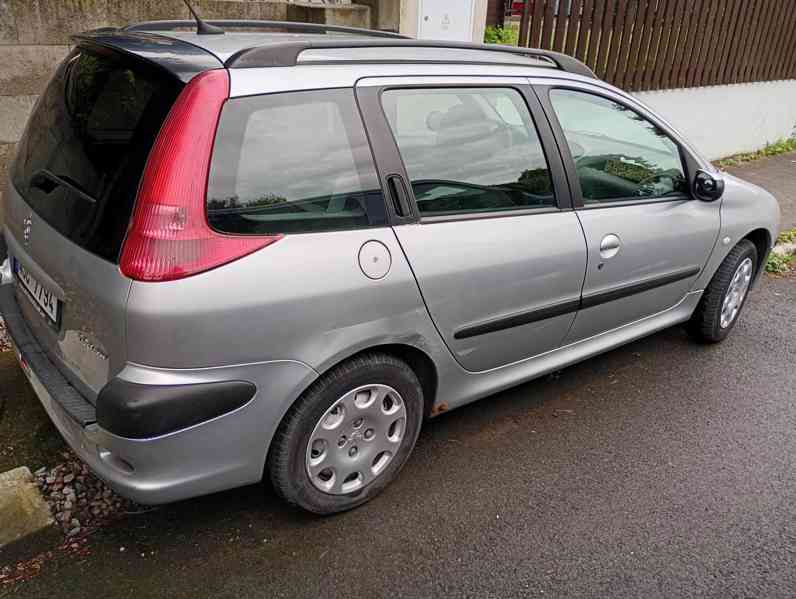 Peugeot 206 SW  1,4i 55kW, r.v. 2004 - foto 2