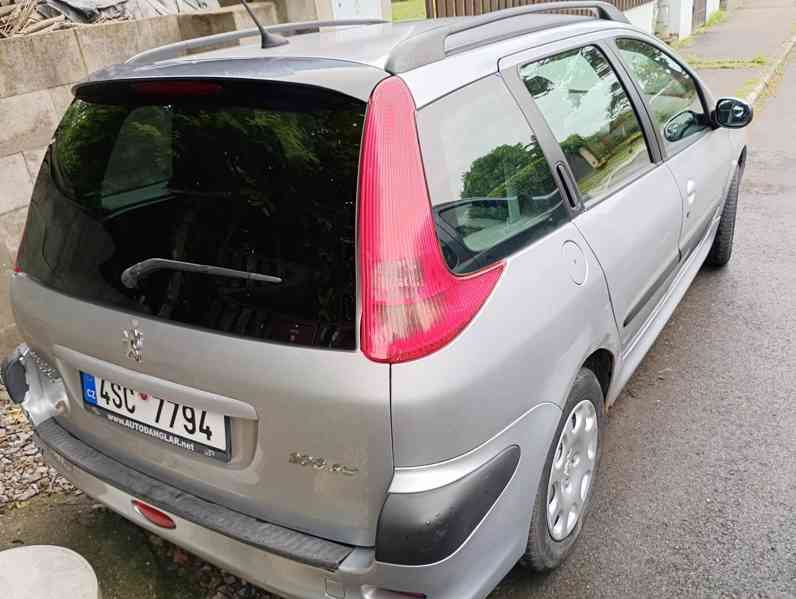 Peugeot 206 SW  1,4i 55kW, r.v. 2004 - foto 7