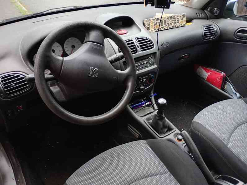 Peugeot 206 SW  1,4i 55kW, r.v. 2004 - foto 8