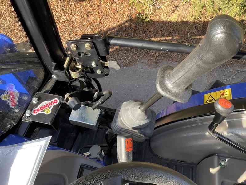 Traktor Lovol M254 o výkonu 25 koní s nakladačem - foto 7