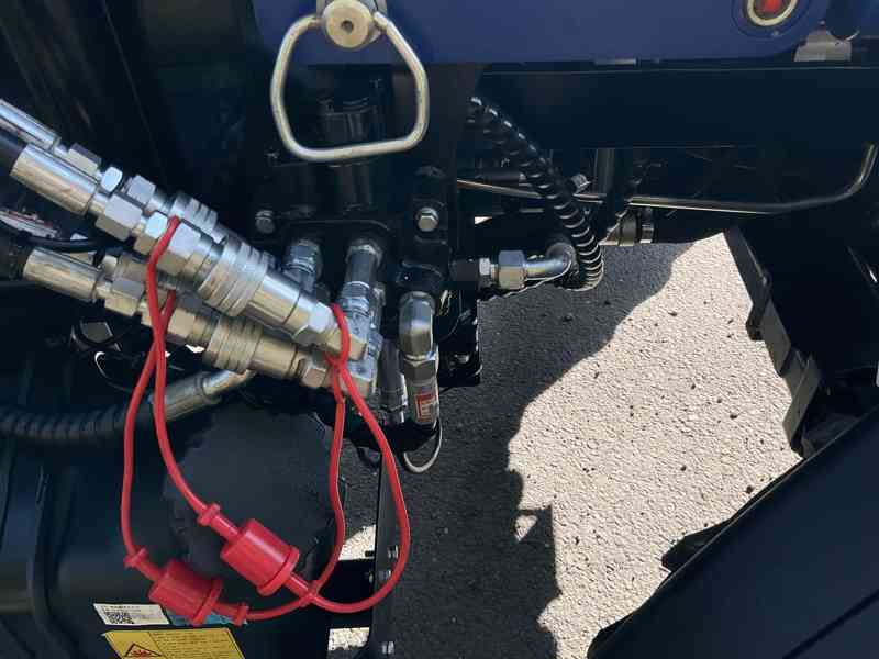 Traktor Lovol M254 o výkonu 25 koní s nakladačem - foto 6