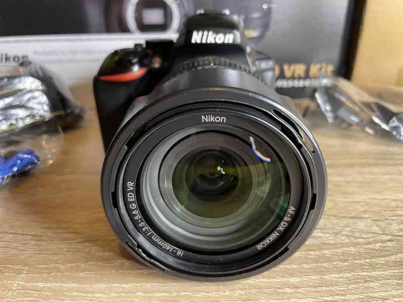 Nikon D5600 18-140mm + 50mm 1.8 - foto 2