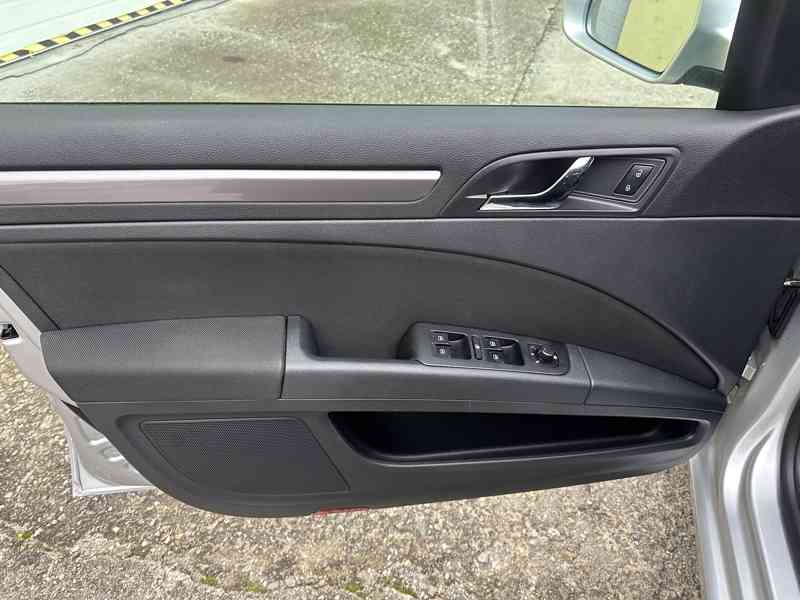 Škoda Superb 2.0 TDi 1MAJ/ČR/DPH/Výhřev - foto 9