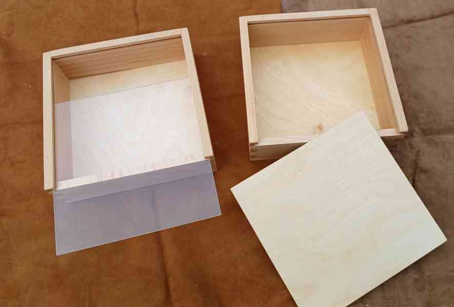 Dřevěné krabičky, lakované , nebo s domino kostkami - foto 3