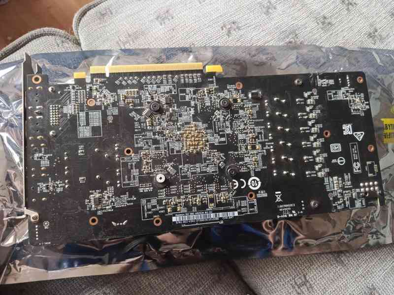 Radeon RX 580 ARMOR 8G - foto 3
