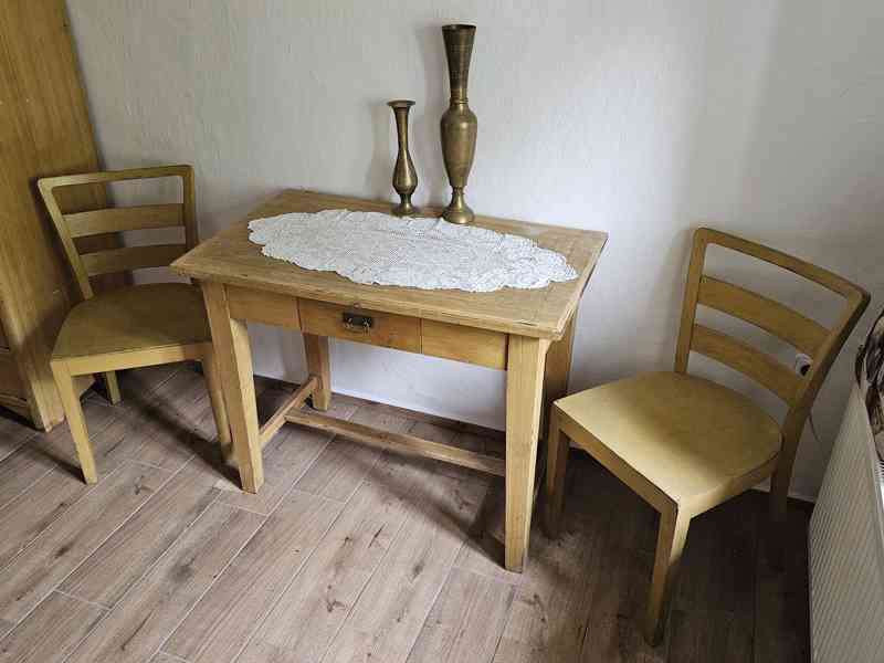 Starožitné skříně, postele, stůl se židlemi - foto 5