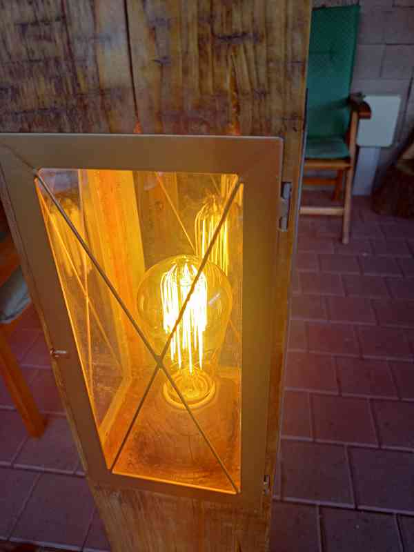 Sloupové dřevěné svítidlo - foto 8