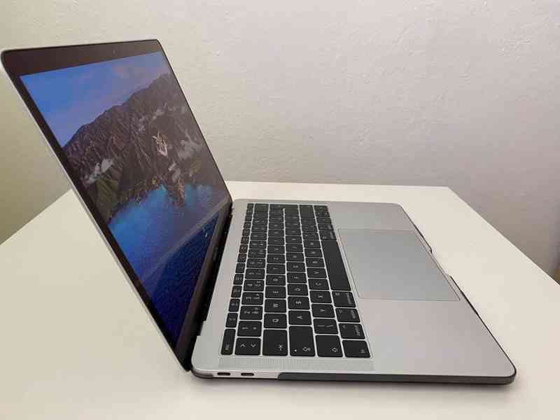 Apple MacBook Pro 13, 2.3 GHz, 256 GB, Silver (2017) + Magic - foto 5