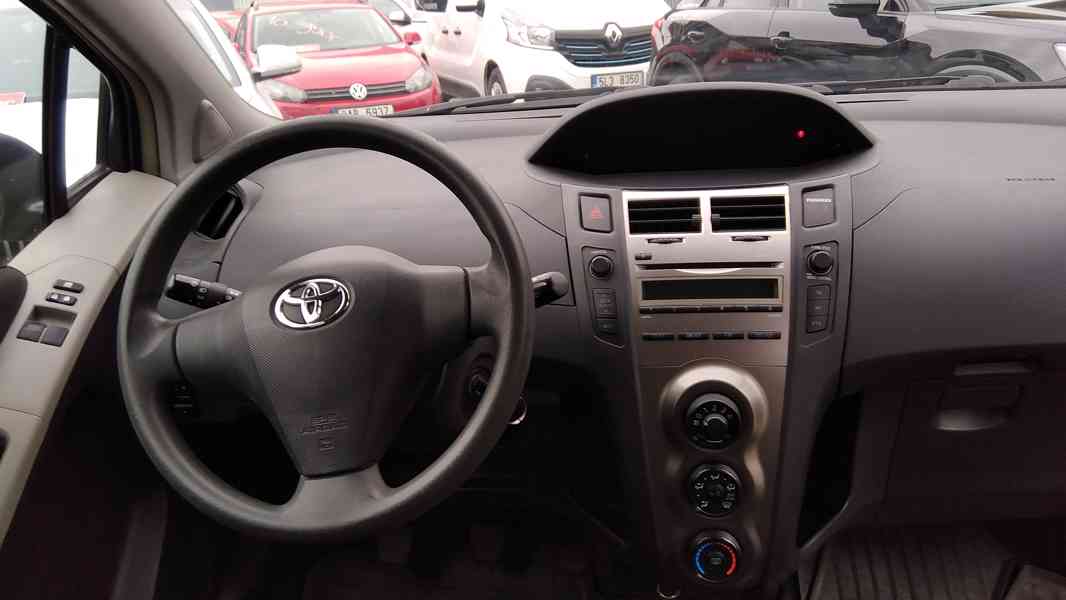 TOYOTA Yaris 1,0i VVT-i Comfort ČR  - foto 19