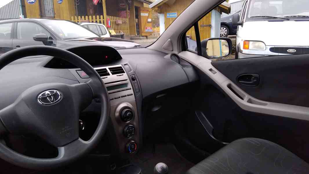 TOYOTA Yaris 1,0i VVT-i Comfort ČR  - foto 20