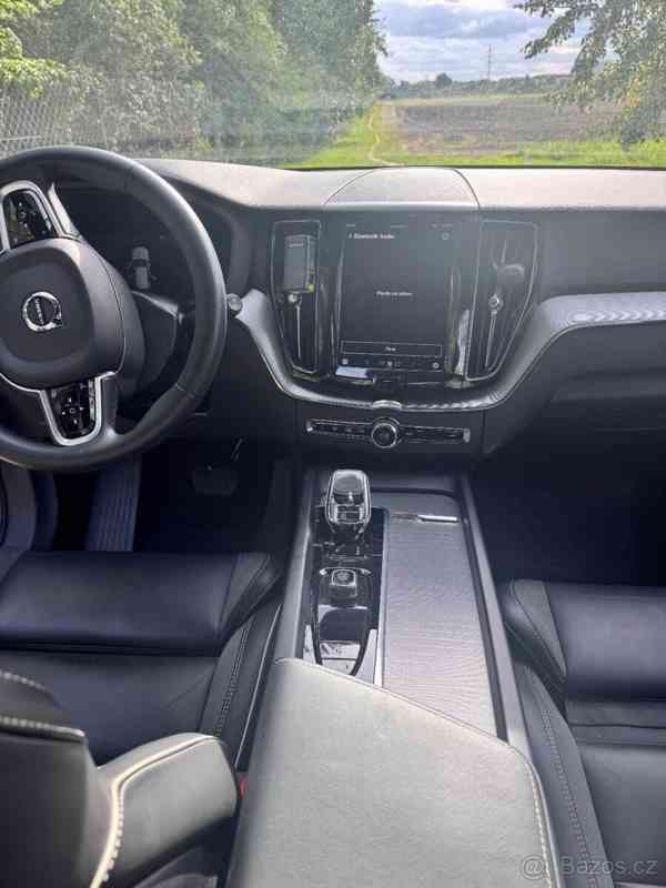 Volvo XC60 B4 D PLUS DARK - foto 14