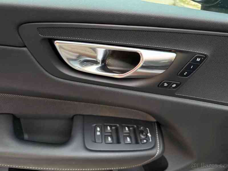 Volvo XC60 B4 D PLUS DARK - foto 6
