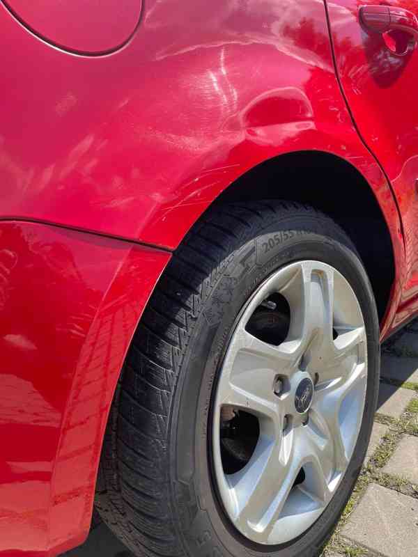 Prodám červený Ford C-MAX kombi, 1.6, nebouraný - foto 9