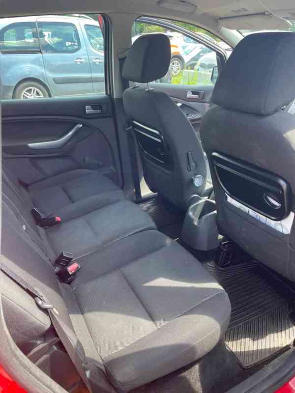 Prodám červený Ford C-MAX kombi, 1.6, nebouraný - foto 11