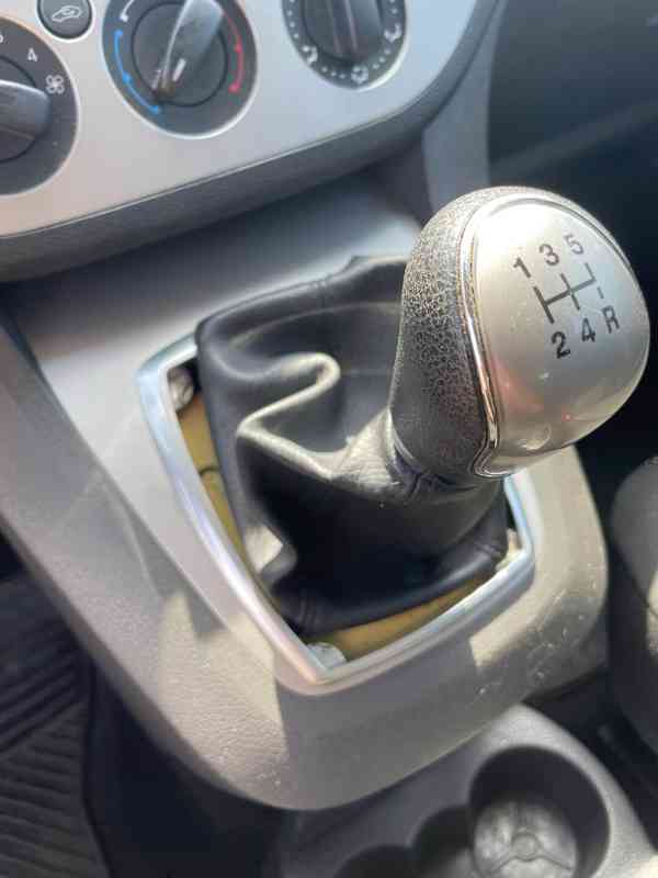 Prodám červený Ford C-MAX kombi, 1.6, nebouraný - foto 6