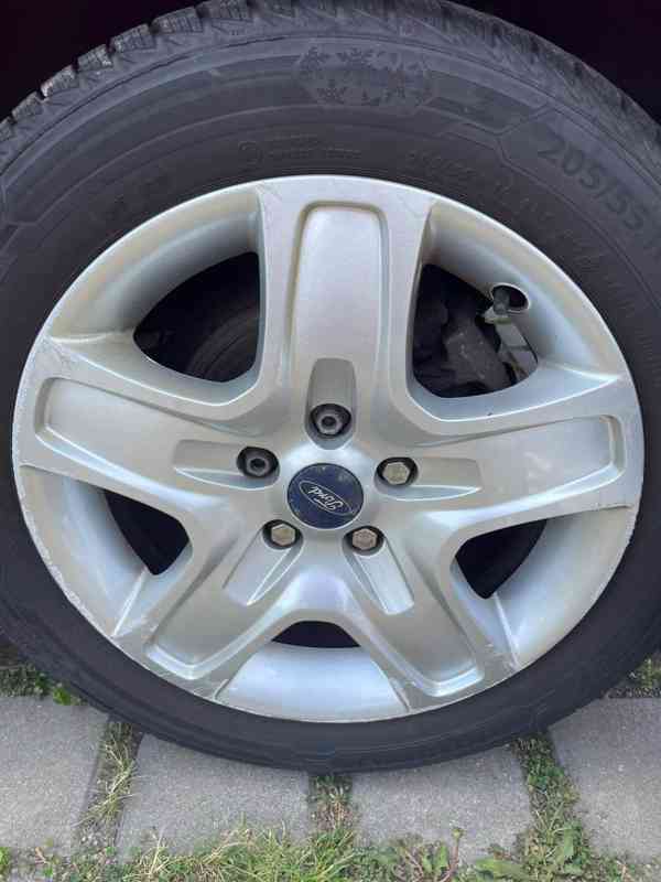 Prodám červený Ford C-MAX kombi, 1.6, nebouraný - foto 12