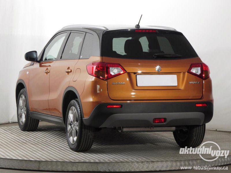 Suzuki Vitara 1.6, benzín, rok 2018 - foto 14