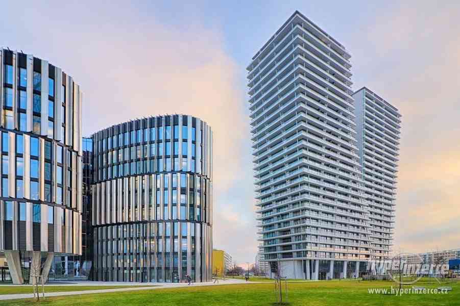 Pronájem vybaveného bytu 3kk(175,2m2), terasy, dvě parkovací místa, sklep, V Tower - foto 1