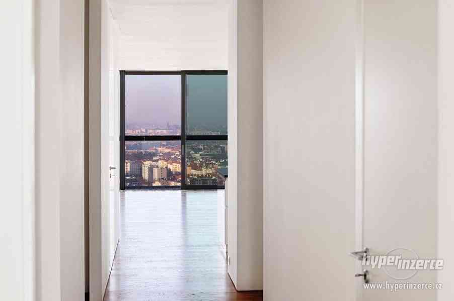 Pronájem vybaveného bytu 3kk(175,2m2), terasy, dvě parkovací místa, sklep, V Tower - foto 2