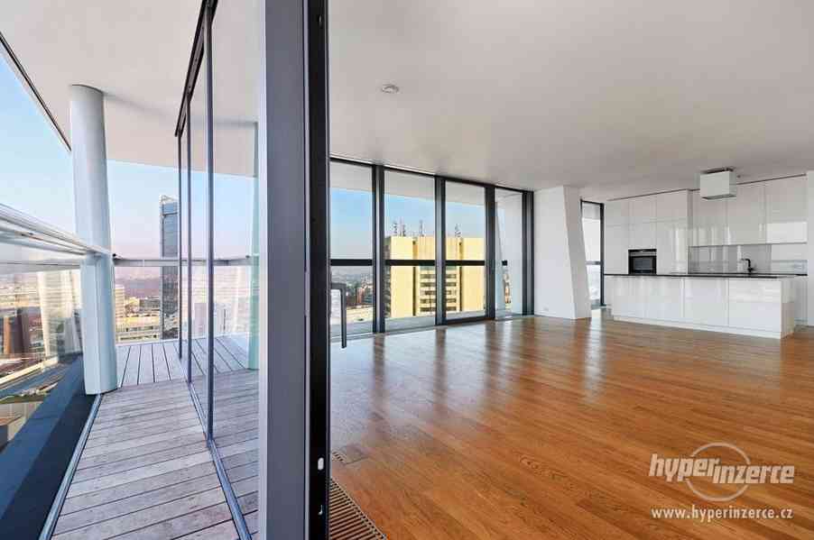 Pronájem vybaveného bytu 3kk(175,2m2), terasy, dvě parkovací místa, sklep, V Tower - foto 10