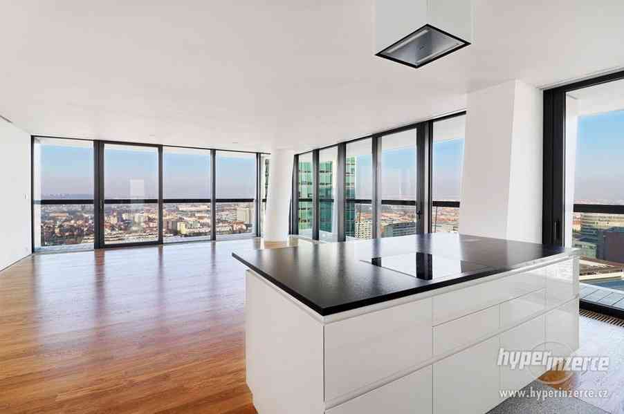 Pronájem vybaveného bytu 3kk(175,2m2), terasy, dvě parkovací místa, sklep, V Tower - foto 11