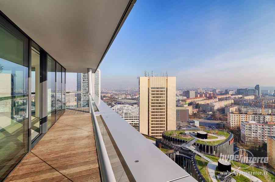 Pronájem vybaveného bytu 3kk(175,2m2), terasy, dvě parkovací místa, sklep, V Tower - foto 15
