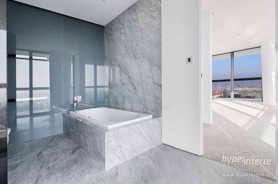 Pronájem vybaveného bytu 3kk(175,2m2), terasy, dvě parkovací místa, sklep, V Tower - foto 16