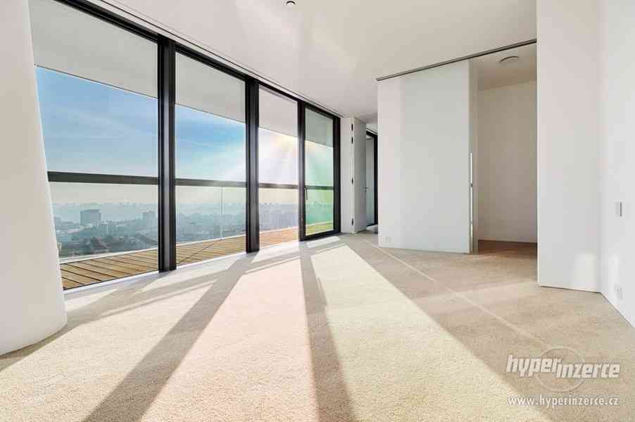 Pronájem vybaveného bytu 3kk(175,2m2), terasy, dvě parkovací místa, sklep, V Tower - foto 19