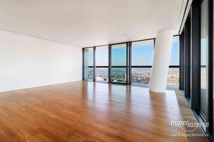 Pronájem vybaveného bytu 3kk(175,2m2), terasy, dvě parkovací místa, sklep, V Tower - foto 25