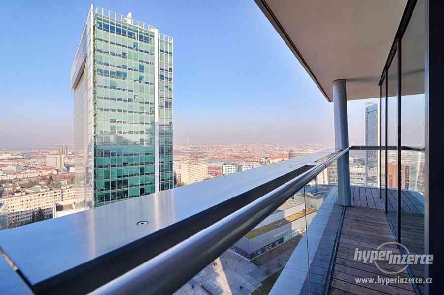 Pronájem vybaveného bytu 3kk(175,2m2), terasy, dvě parkovací místa, sklep, V Tower - foto 26