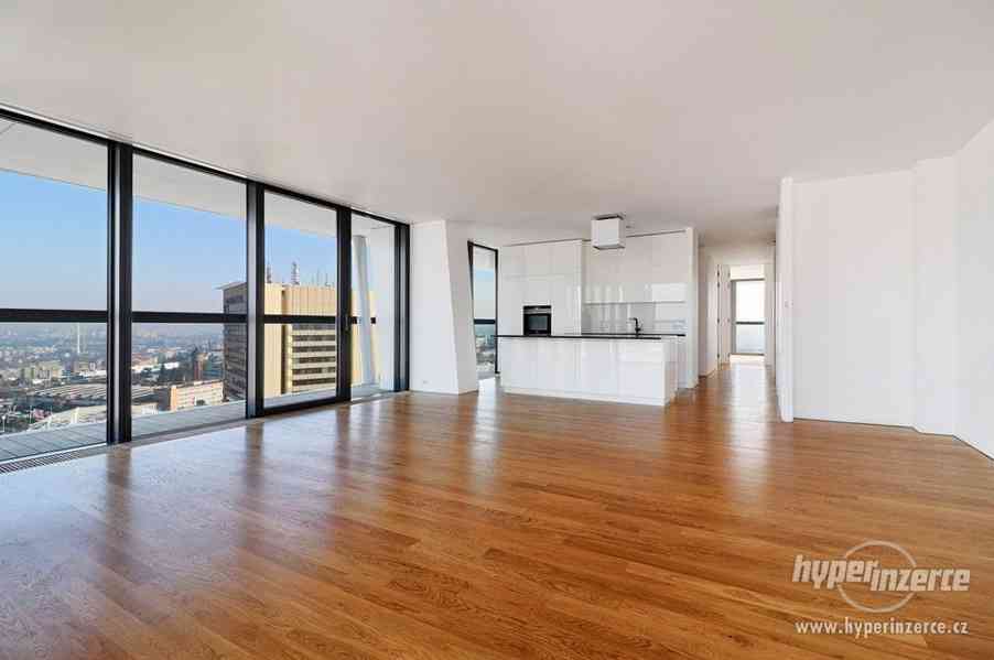 Pronájem vybaveného bytu 3kk(175,2m2), terasy, dvě parkovací místa, sklep, V Tower - foto 28