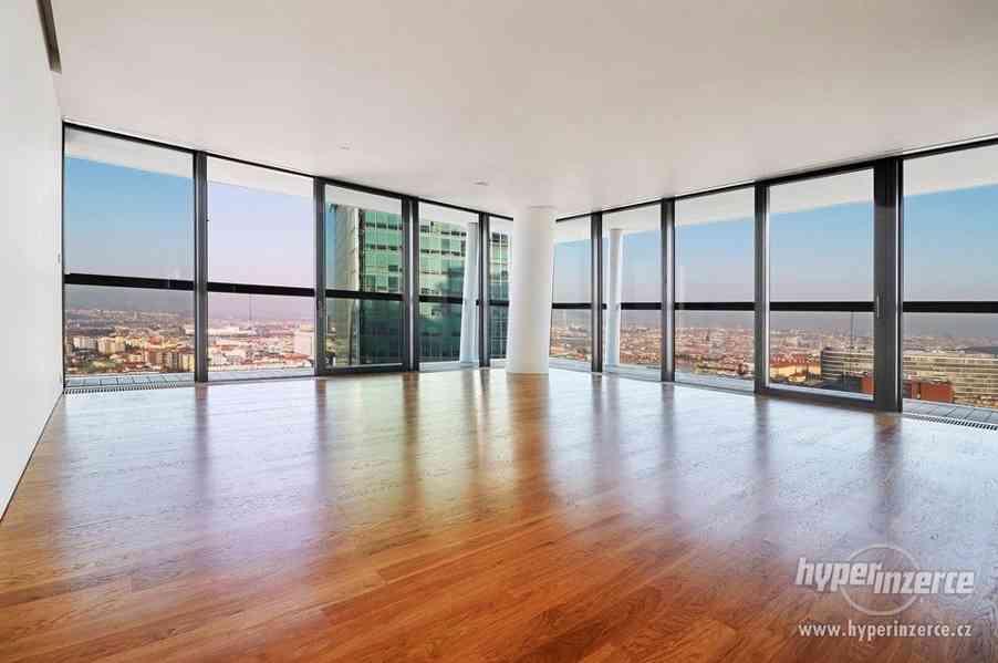Pronájem vybaveného bytu 3kk(175,2m2), terasy, dvě parkovací místa, sklep, V Tower - foto 29