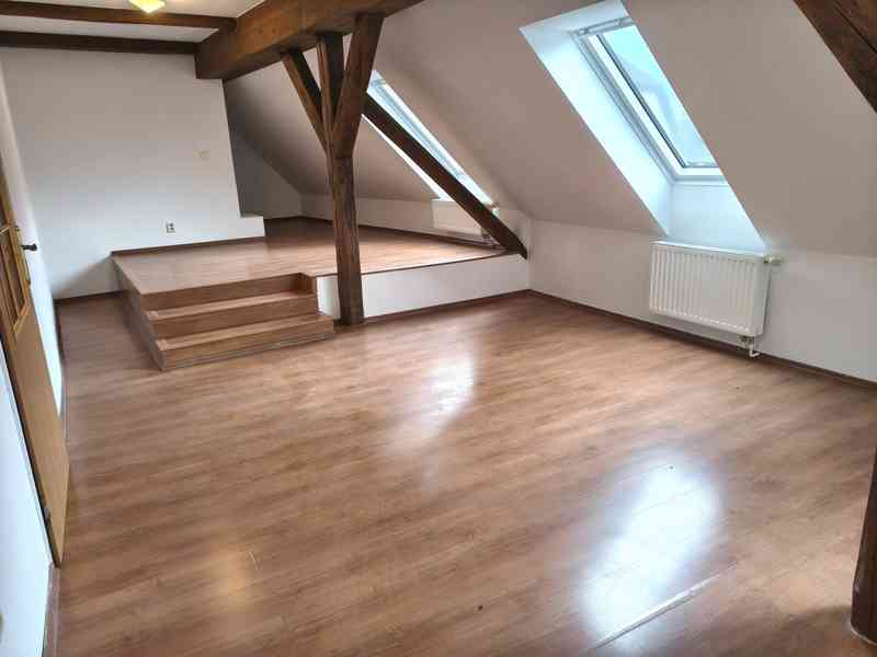 Jaroměř - Pronájem podkrovního prostorného bytu 157 m2 - foto 4
