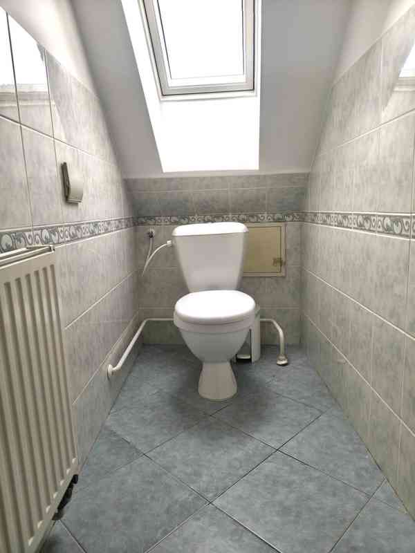 Jaroměř - Pronájem podkrovního prostorného bytu 157 m2 - foto 12