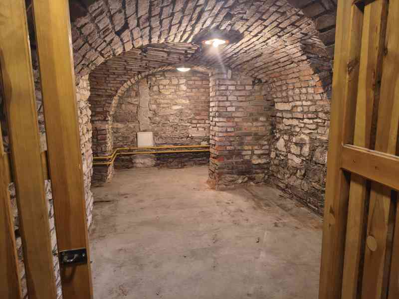 Jaroměř - Pronájem podkrovního prostorného bytu 157 m2 - foto 13