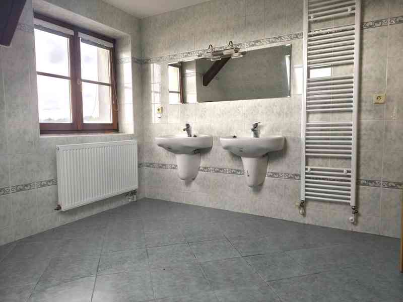 Jaroměř - Pronájem podkrovního prostorného bytu 157 m2 - foto 10