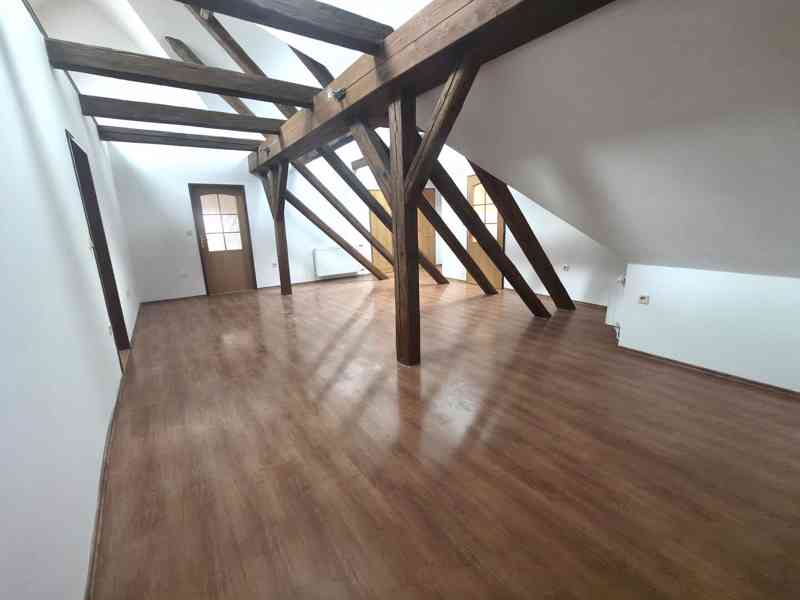 Jaroměř - Pronájem podkrovního prostorného bytu 157 m2 - foto 8