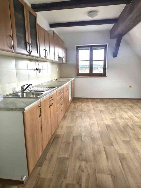 Jaroměř - Pronájem podkrovního prostorného bytu 157 m2 - foto 3